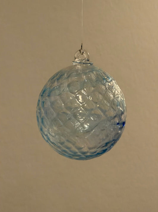 Boule de Noël — verre soufflé, bleu glacé