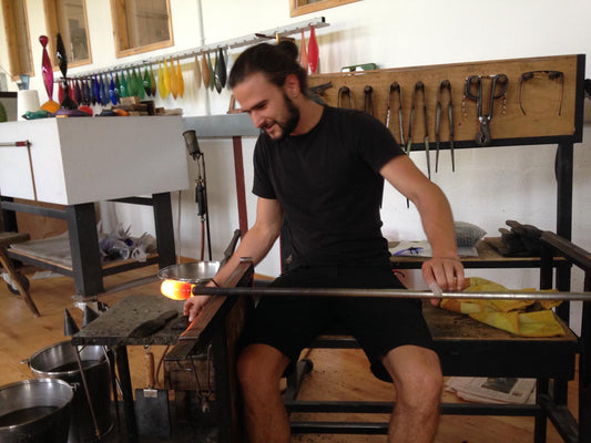 Atelier d'initiation au soufflage de verre (2h) — Réservation · Léon & Ulysse