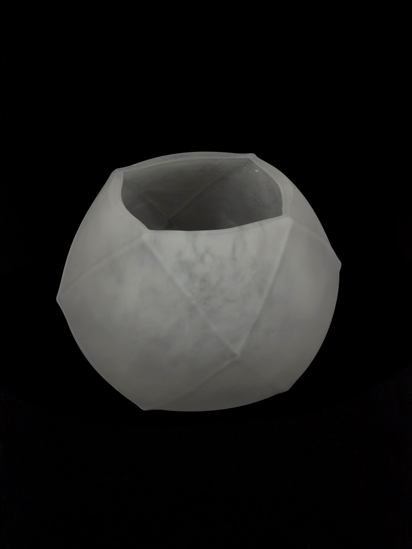 Sculpture Fragment · 14 × 22 cm · Léon & Ulysse
