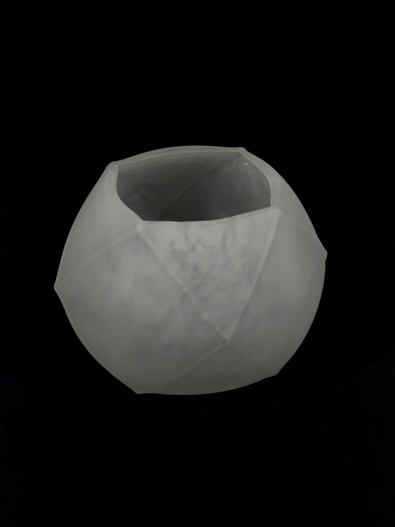 Sculpture Fragment · 14 × 22 cm · Léon & Ulysse