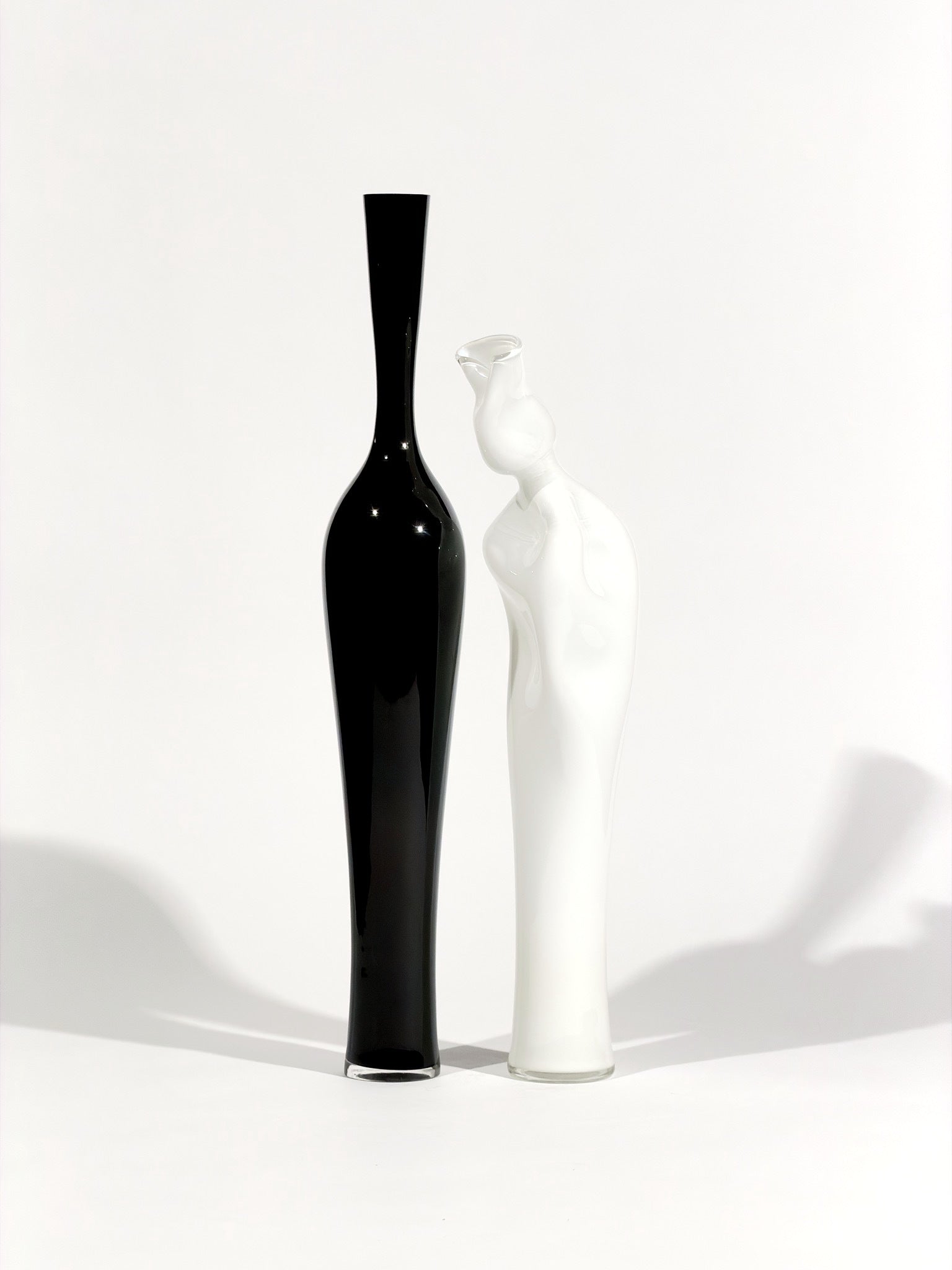 Ensemble de deux vases OLYMPE · 45.5 × 7.5 et 38.5 × 8.5 cm · Léon & Ulysse