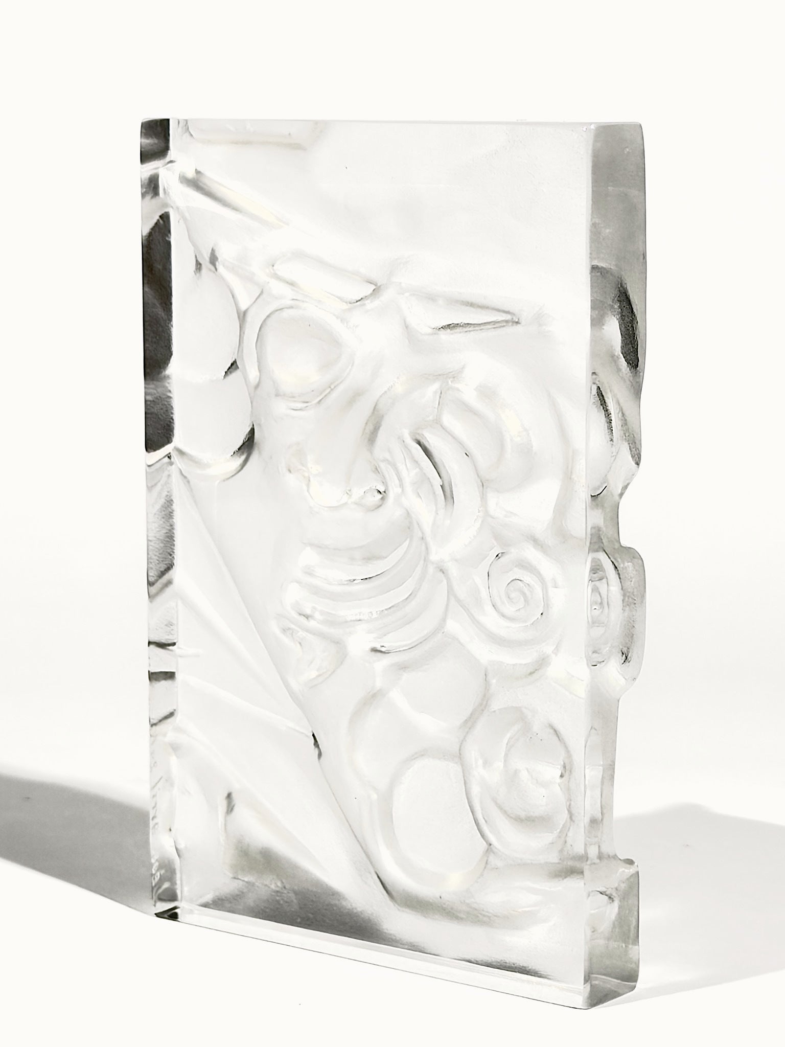Sculpture Fragment · cristal · 16 × 12 × 2 cm · Léon & Ulysse