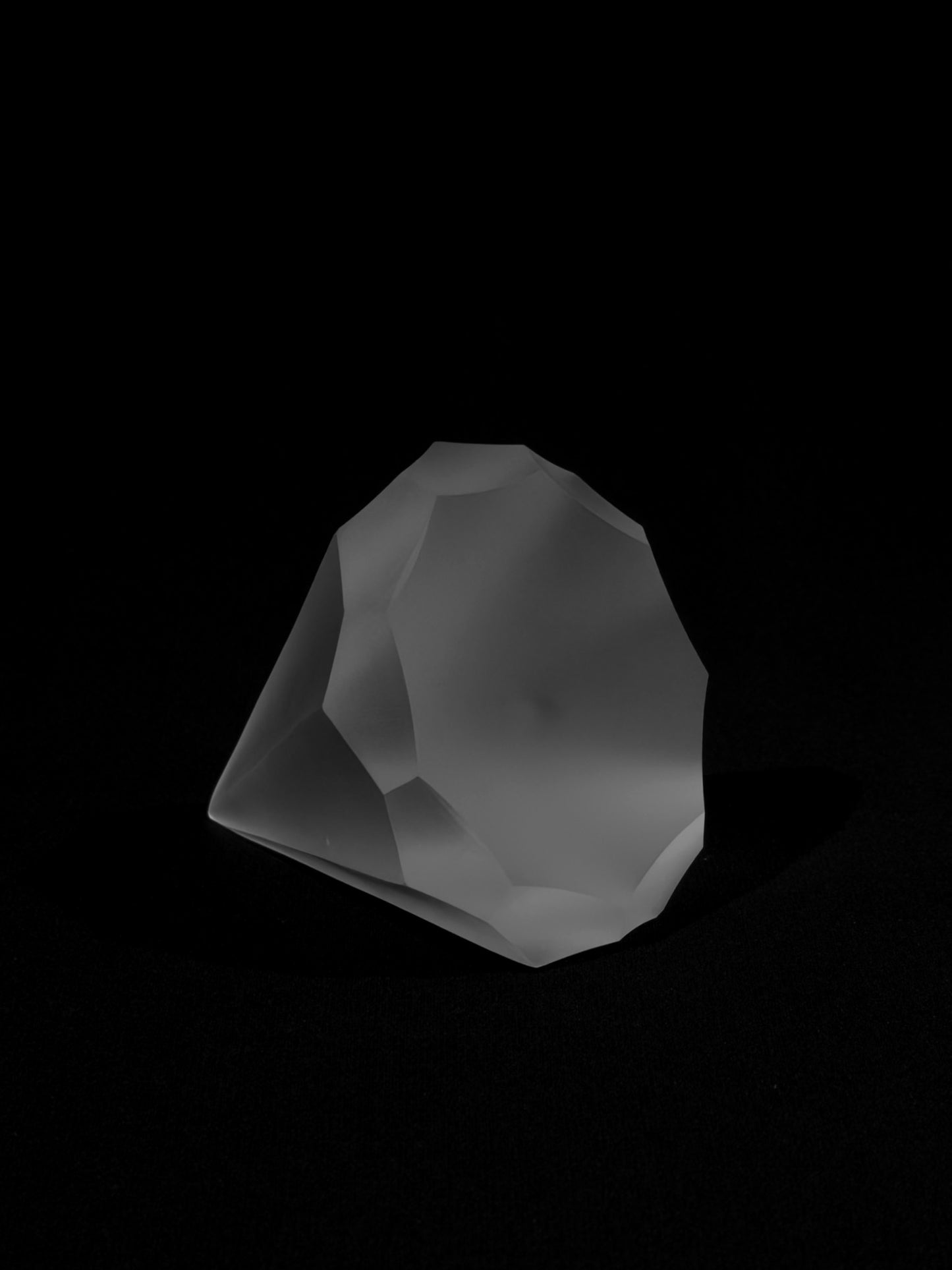 Sculpture Fragment · 8 × 8 cm · Léon & Ulysse