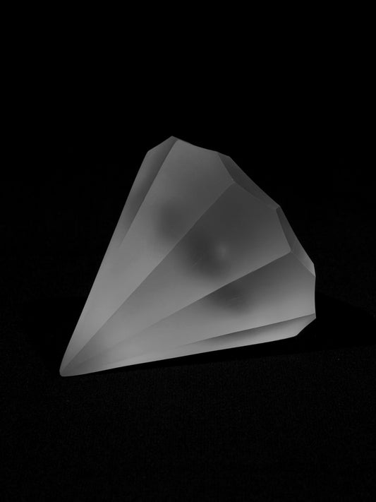Sculpture Fragment · 8 × 8 cm · Léon & Ulysse