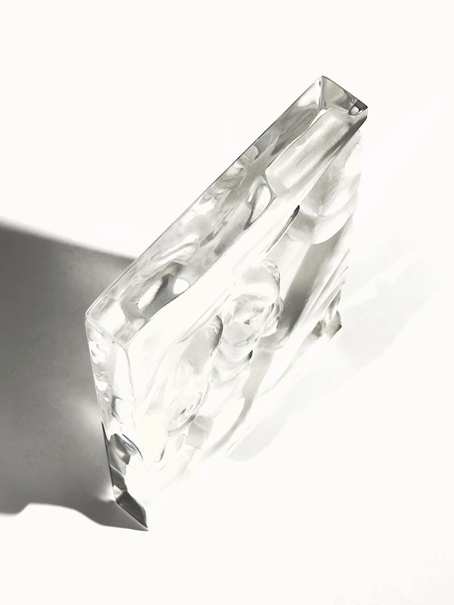 Sculpture Fragment · cristal · 16 × 12 × 2 cm · Léon & Ulysse